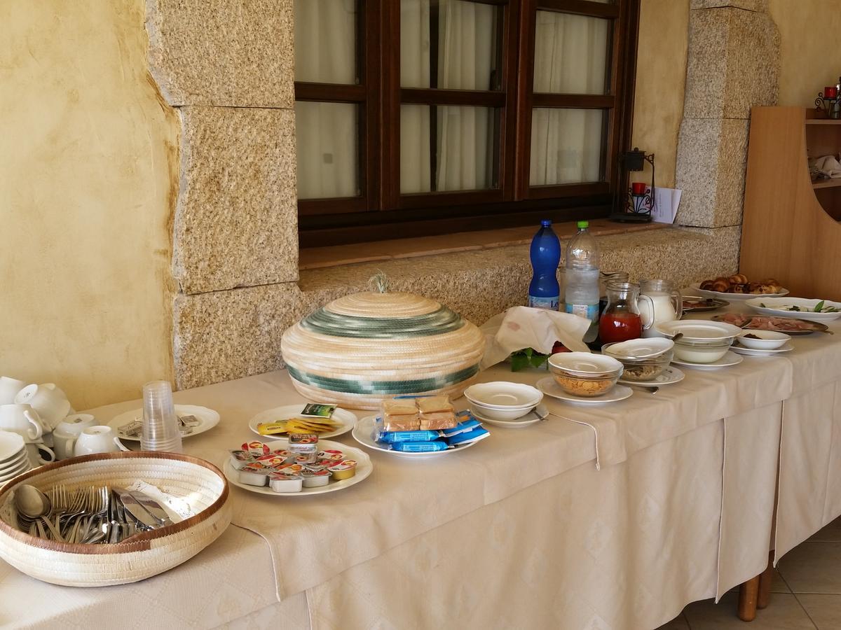 Hotel Ristorante Funtana Abbas Luras Exterior photo